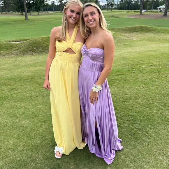 Mac Duggal RUCHED HALTER STRAP KEYHOLE CHIFFON GOWN - Picture 4 of 6